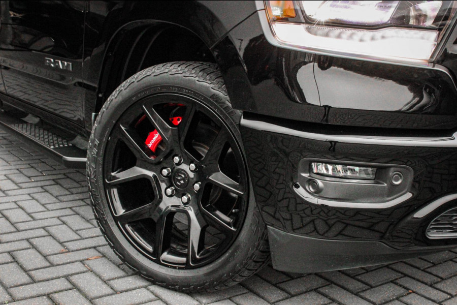Dodge Ram 5.7 V8 HEMI 1500 BLACK EDITION / 100DKM / DIRECT RIJDEN / APPLE CARPLAY / 22 INCH / FULL BLACK / RED-LINE / SPORT / PANO