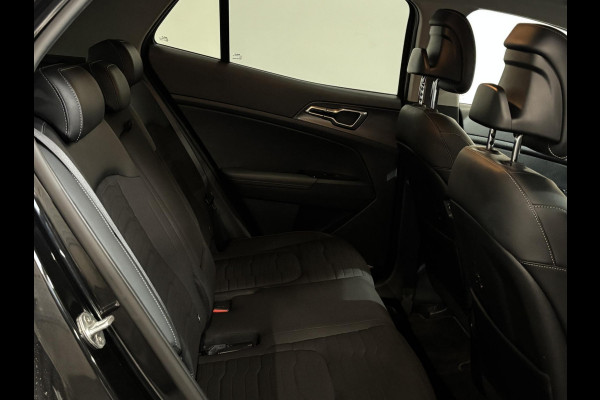 Kia Sportage 1.6 T-GDi Plug-in Hybrid AWD DynamicPlusLine Navigatie Apple Carplay/Android Auto Camera Parkeersensoren Adaptive Cruise Control Virtual Cockpit Stoelverwarming voor en achter Climate Control Lichtmetalen velgen Getinte ramen