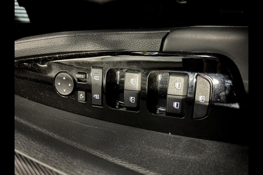 Kia Sportage 1.6 T-GDi Plug-in Hybrid AWD DynamicPlusLine Navigatie Apple Carplay/Android Auto Camera Parkeersensoren Adaptive Cruise Control Virtual Cockpit Stoelverwarming voor en achter Climate Control Lichtmetalen velgen Getinte ramen