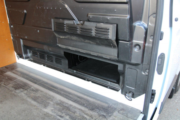 Ford Transit Custom 300 2.0 TDCI L2H1 Trend / Camera / Sync 3 / PDC / 3 zits