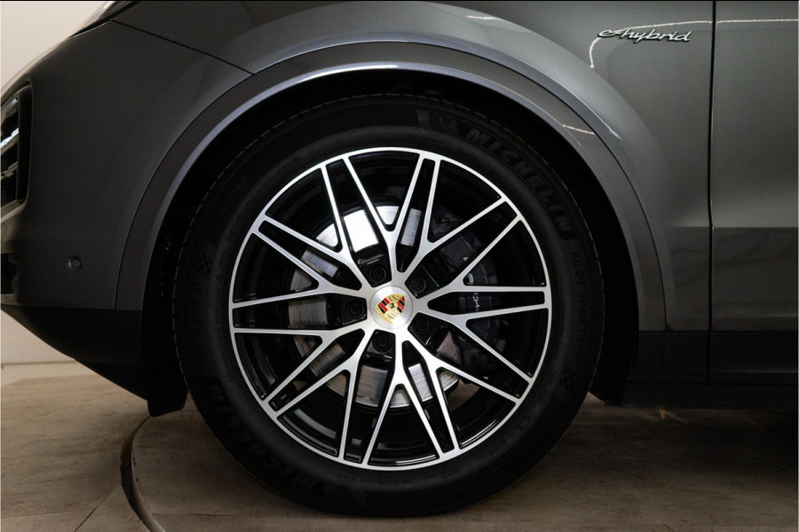 Porsche Cayenne Coupé 3.0 E-Hybrid 462PK | InnoDrive | Bose | Trekhaak | Sportchrono | VOL! Fabrieksgarantie