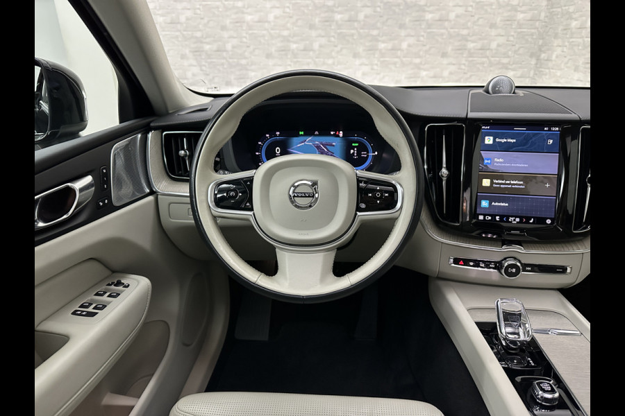 Volvo XC60 350PK Ultimate Bright | Bowers & Wilkins | Luchtvering | Panorama | Massage | ACC | 360 Camera | T6 | Stoelventilatie | Head-Up | Keyless-Entry | Orrefors Glaspook | Pilot-Assist | Stoelverwarming V+A | Stand-Kachel | Memory | Stuurverwarming | Dodehoek | Leder Dashboard | Carplay |