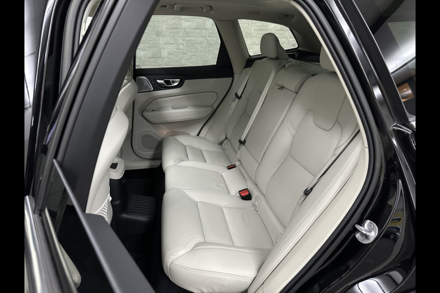 Volvo XC60 350PK Ultimate Bright | Bowers & Wilkins | Luchtvering | Panorama | Massage | ACC | 360 Camera | T6 | Stoelventilatie | Head-Up | Keyless-Entry | Orrefors Glaspook | Pilot-Assist | Stoelverwarming V+A | Stand-Kachel | Memory | Stuurverwarming | Dodehoek | Leder Dashboard | Carplay |