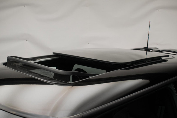 MINI Mini 1.5 Cooper John Cooper Works Dalston Edition ORG NL [ Panoramadak Harman Kardon HUD Digital Dash Alcantara ]