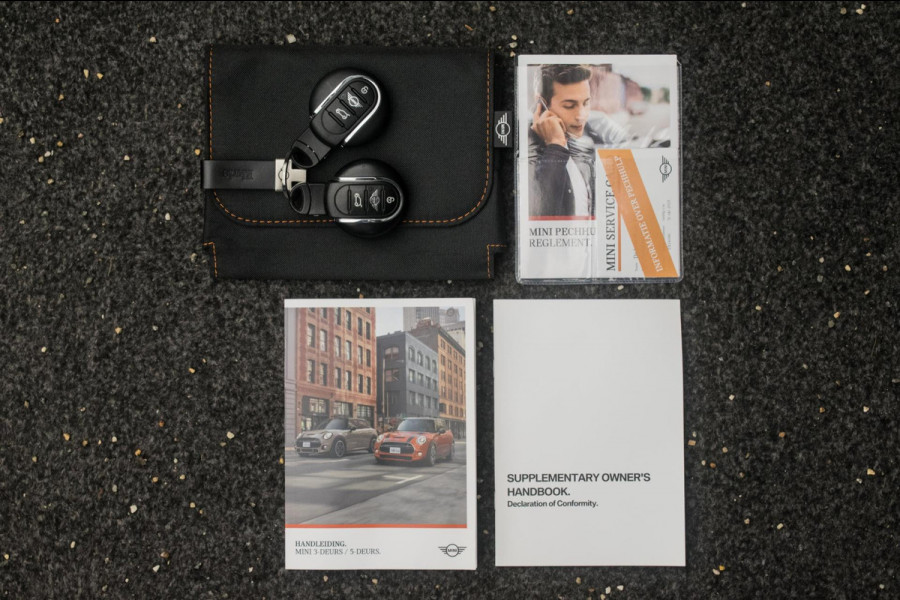 MINI Mini 1.5 Cooper John Cooper Works Dalston Edition ORG NL [ Panoramadak Harman Kardon HUD Digital Dash Alcantara ]