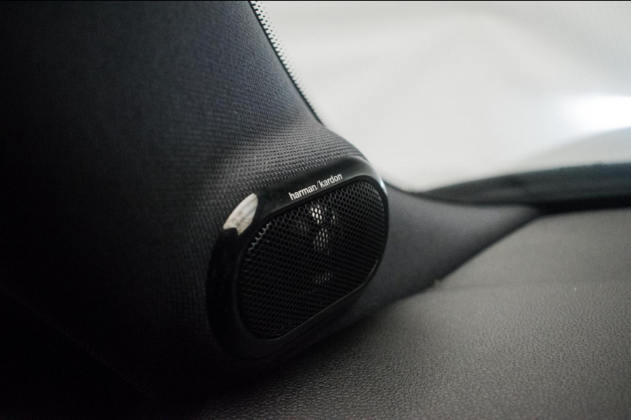 MINI Mini 1.5 Cooper John Cooper Works Dalston Edition ORG NL [ Panoramadak Harman Kardon HUD Digital Dash Alcantara ]