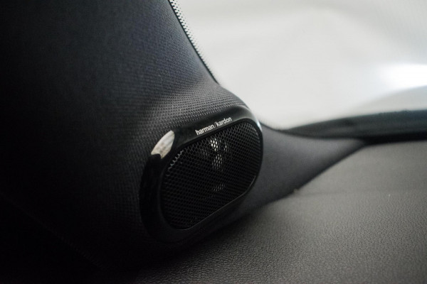 MINI Mini 1.5 Cooper John Cooper Works Dalston Edition ORG NL [ Panoramadak Harman Kardon HUD Digital Dash Alcantara ]