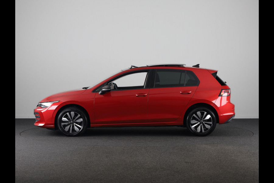Volkswagen Golf 1.5 eTSI Life Edition GOAL 116 pk Automaat (DSG) | Verlengde garantie | Navigatie | Panoramadak | Parkeersensoren | Achteruitrijcamera | Stoelverwarming |