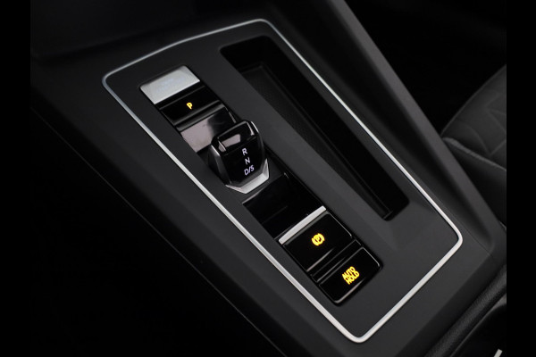 Volkswagen Golf 1.5 eTSI Life Edition GOAL 116 pk Automaat (DSG) | Verlengde garantie | Navigatie | Panoramadak | Parkeersensoren | Achteruitrijcamera | Stoelverwarming |