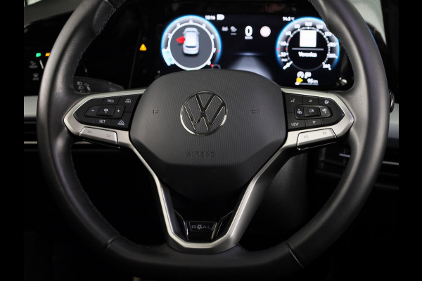 Volkswagen Golf 1.5 eTSI Life Edition GOAL 116 pk Automaat (DSG) | Verlengde garantie | Navigatie | Panoramadak | Parkeersensoren | Achteruitrijcamera | Stoelverwarming |