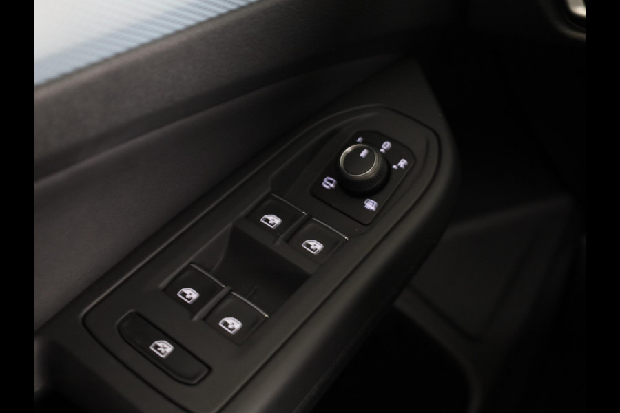 Volkswagen Golf 1.5 eTSI Life Edition GOAL 116 pk Automaat (DSG) | Verlengde garantie | Navigatie | Panoramadak | Parkeersensoren | Achteruitrijcamera | Stoelverwarming |