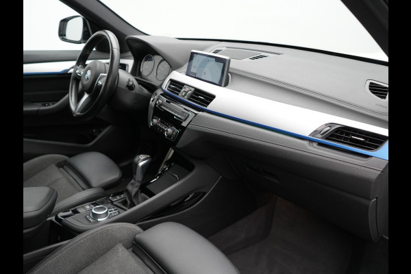 BMW X1 xDrive25e M Sport Plug in Hybrid 221pk Dealer O.H. | PHEV | Panodak | Apple Carplay | Sportstoelen Verwarmd | Sfeerverlichting | LED Koplampen | Navigatie | Cruise Control | DAB | M Stuur |