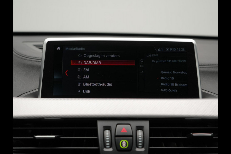 BMW X1 xDrive25e M Sport Plug in Hybrid 221pk Dealer O.H. | PHEV | Panodak | Apple Carplay | Sportstoelen Verwarmd | Sfeerverlichting | LED Koplampen | Navigatie | Cruise Control | DAB | M Stuur |