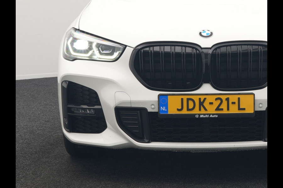 BMW X1 xDrive25e M Sport Plug in Hybrid 221pk Dealer O.H. | PHEV | Panodak | Apple Carplay | Sportstoelen Verwarmd | Sfeerverlichting | LED Koplampen | Navigatie | Cruise Control | DAB | M Stuur |
