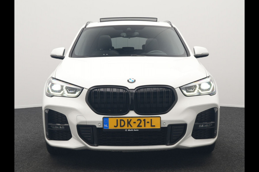 BMW X1 xDrive25e M Sport Plug in Hybrid 221pk Dealer O.H. | PHEV | Panodak | Apple Carplay | Sportstoelen Verwarmd | Sfeerverlichting | LED Koplampen | Navigatie | Cruise Control | DAB | M Stuur |