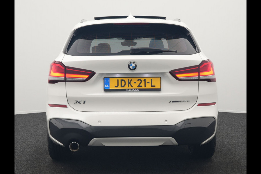 BMW X1 xDrive25e M Sport Plug in Hybrid 221pk Dealer O.H. | PHEV | Panodak | Apple Carplay | Sportstoelen Verwarmd | Sfeerverlichting | LED Koplampen | Navigatie | Cruise Control | DAB | M Stuur |