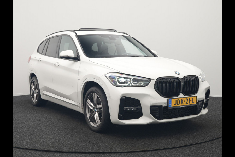 BMW X1 xDrive25e M Sport Plug in Hybrid 221pk Dealer O.H. | PHEV | Panodak | Apple Carplay | Sportstoelen Verwarmd | Sfeerverlichting | LED Koplampen | Navigatie | Cruise Control | DAB | M Stuur |