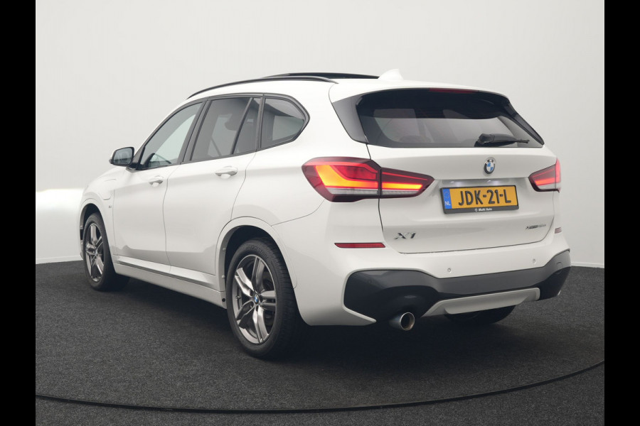 BMW X1 xDrive25e M Sport Plug in Hybrid 221pk Dealer O.H. | PHEV | Panodak | Apple Carplay | Sportstoelen Verwarmd | Sfeerverlichting | LED Koplampen | Navigatie | Cruise Control | DAB | M Stuur |