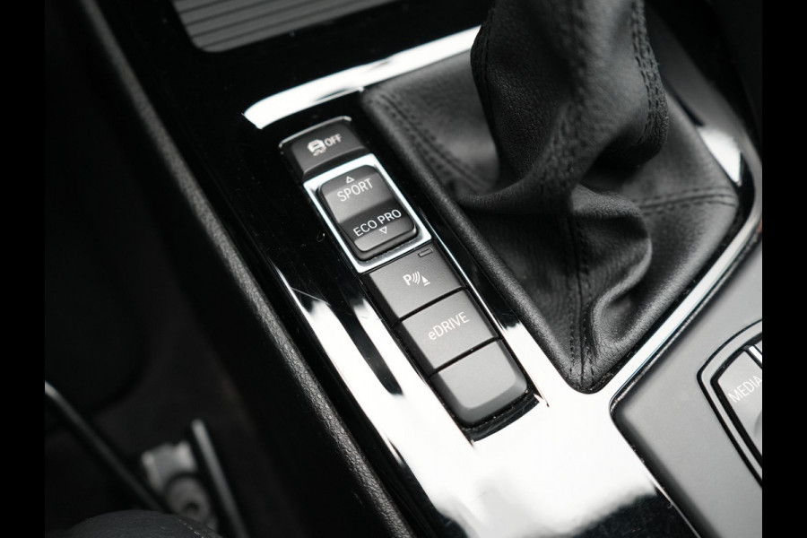 BMW X1 xDrive25e M Sport Plug in Hybrid 221pk Dealer O.H. | PHEV | Panodak | Apple Carplay | Sportstoelen Verwarmd | Sfeerverlichting | LED Koplampen | Navigatie | Cruise Control | DAB | M Stuur |