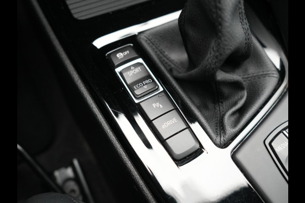 BMW X1 xDrive25e M Sport Plug in Hybrid 221pk Dealer O.H. | PHEV | Panodak | Apple Carplay | Sportstoelen Verwarmd | Sfeerverlichting | LED Koplampen | Navigatie | Cruise Control | DAB | M Stuur |