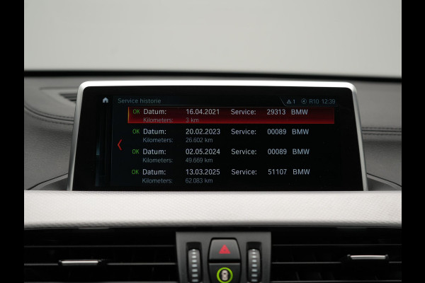BMW X1 xDrive25e M Sport Plug in Hybrid 221pk Dealer O.H. | PHEV | Panodak | Apple Carplay | Sportstoelen Verwarmd | Sfeerverlichting | LED Koplampen | Navigatie | Cruise Control | DAB | M Stuur |