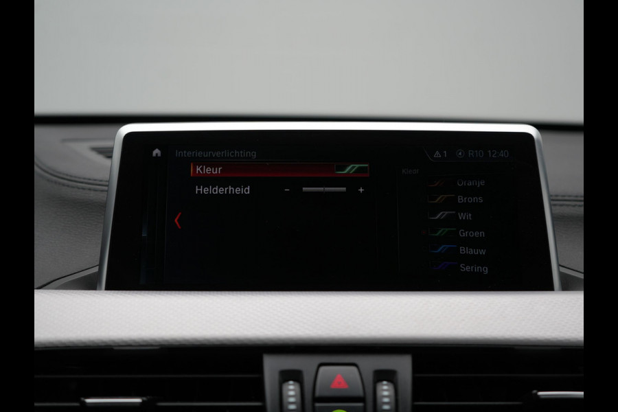 BMW X1 xDrive25e M Sport Plug in Hybrid 221pk Dealer O.H. | PHEV | Panodak | Apple Carplay | Sportstoelen Verwarmd | Sfeerverlichting | LED Koplampen | Navigatie | Cruise Control | DAB | M Stuur |