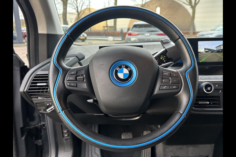BMW i3 Dark Shadow Edition 120Ah 42 kWh VAN: €21.900,- VOOR: €19.877,- UW EINDEJAARSVOORDEEL: €2.023,- | HARMAN KARDON| ACHTERUITRIJCAMERA| STOELVERWARMING| WARMTEPOMP| COMFORT ACCESS