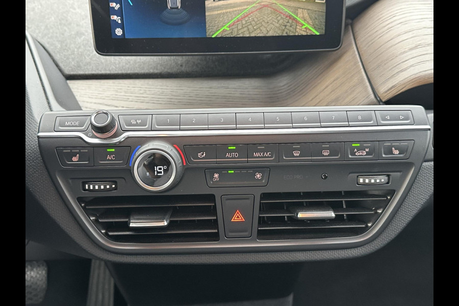 BMW i3 Dark Shadow Edition 120Ah 42 kWh VAN: €21.900,- VOOR: €19.877,- UW EINDEJAARSVOORDEEL: €2.023,- | HARMAN KARDON| ACHTERUITRIJCAMERA| STOELVERWARMING| WARMTEPOMP| COMFORT ACCESS