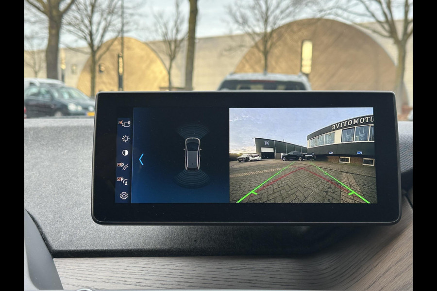 BMW i3 Dark Shadow Edition 120Ah 42 kWh VAN: €21.900,- VOOR: €19.877,- UW EINDEJAARSVOORDEEL: €2.023,- | HARMAN KARDON| ACHTERUITRIJCAMERA| STOELVERWARMING| WARMTEPOMP| COMFORT ACCESS