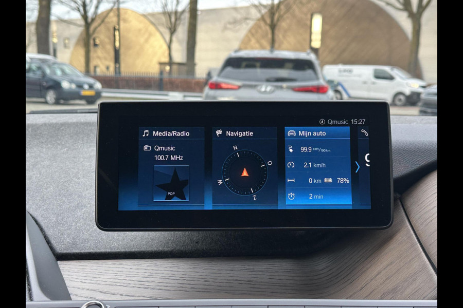 BMW i3 Dark Shadow Edition 120Ah 42 kWh VAN: €21.900,- VOOR: €19.877,- UW EINDEJAARSVOORDEEL: €2.023,- | HARMAN KARDON| ACHTERUITRIJCAMERA| STOELVERWARMING| WARMTEPOMP| COMFORT ACCESS