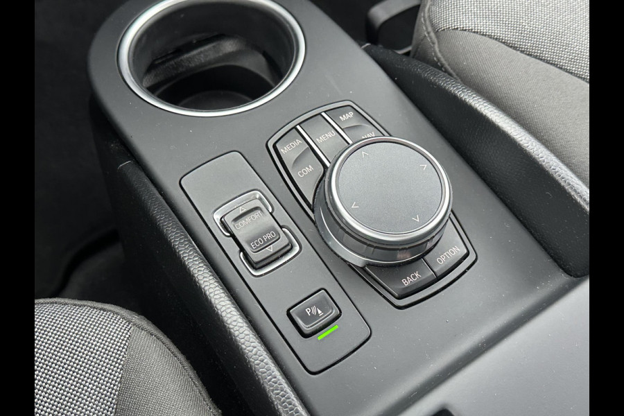 BMW i3 Dark Shadow Edition 120Ah 42 kWh VAN: €21.900,- VOOR: €19.877,- UW EINDEJAARSVOORDEEL: €2.023,- | HARMAN KARDON| ACHTERUITRIJCAMERA| STOELVERWARMING| WARMTEPOMP| COMFORT ACCESS