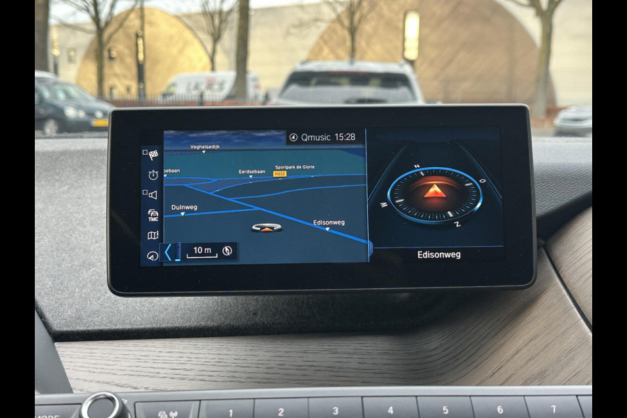 BMW i3 Dark Shadow Edition 120Ah 42 kWh VAN: €21.900,- VOOR: €19.877,- UW EINDEJAARSVOORDEEL: €2.023,- | HARMAN KARDON| ACHTERUITRIJCAMERA| STOELVERWARMING| WARMTEPOMP| COMFORT ACCESS