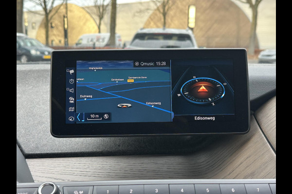 BMW i3 Dark Shadow Edition 120Ah 42 kWh VAN: €21.900,- VOOR: €19.877,- UW EINDEJAARSVOORDEEL: €2.023,- | HARMAN KARDON| ACHTERUITRIJCAMERA| STOELVERWARMING| WARMTEPOMP| COMFORT ACCESS