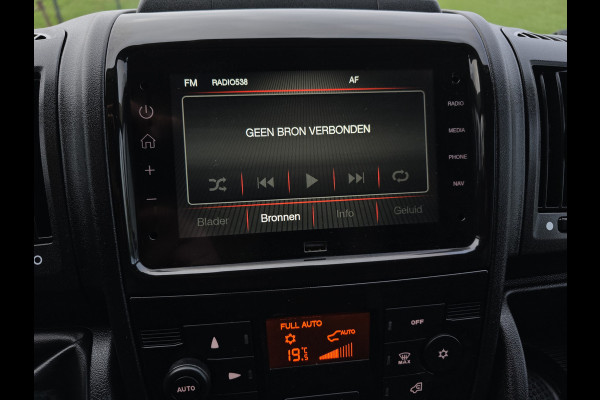 Peugeot Boxer 2.2 BlueHDi L2 H2 3.5T 140 Pk - Euro 6 - Navi - Airco - Cruise Control