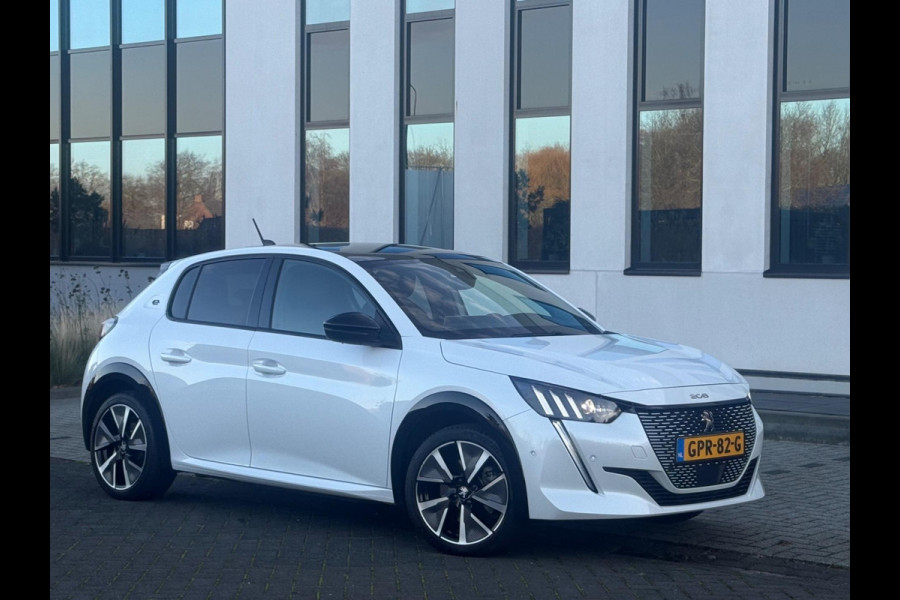 Peugeot e-208 EV GT 350 50 kWh, fase 3, panoramadak, 360 camera, 1/2 lederen sportinterieur,stoelverwarming, parelmoer, 17 inch