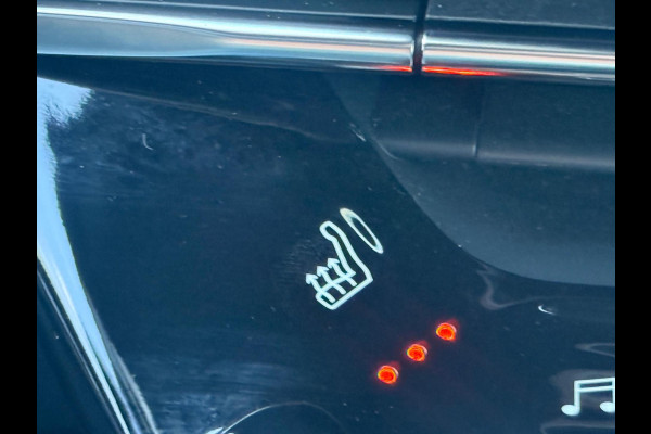 Peugeot e-208 EV GT 350 50 kWh, fase 3, panoramadak, 360 camera, 1/2 lederen sportinterieur,stoelverwarming, parelmoer, 17 inch