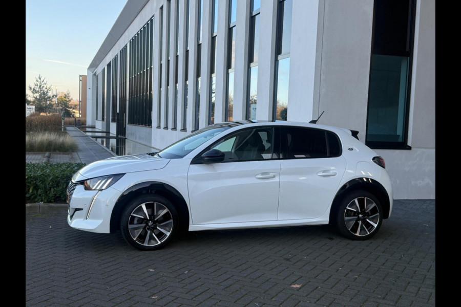 Peugeot e-208 EV GT 350 50 kWh, fase 3, panoramadak, 360 camera, 1/2 lederen sportinterieur,stoelverwarming, parelmoer, 17 inch