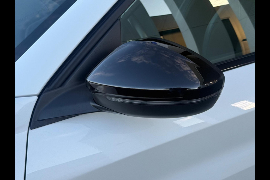 Peugeot e-208 EV GT 350 50 kWh, fase 3, panoramadak, 360 camera, 1/2 lederen sportinterieur,stoelverwarming, parelmoer, 17 inch