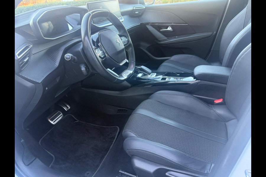 Peugeot e-208 EV GT 350 50 kWh, fase 3, panoramadak, 360 camera, 1/2 lederen sportinterieur,stoelverwarming, parelmoer, 17 inch