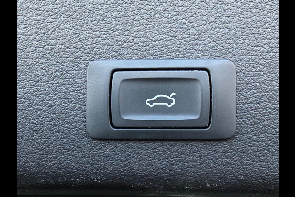 Audi e-tron 50 quattro Business edition Plus 71 kWh, panoramadak, leder, stoelverwarming, camera, NL auto met nap