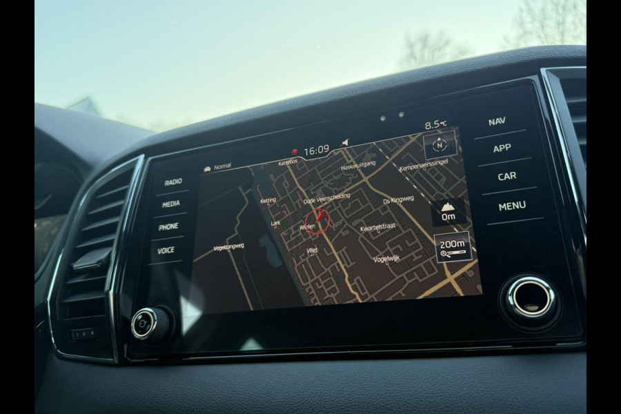 Škoda Karoq 1.5 TSI ACT Sportline Business 150 PK | Clima | Adapt. Cruise | Wegklapbare Trekhaak | Stoelverwarming