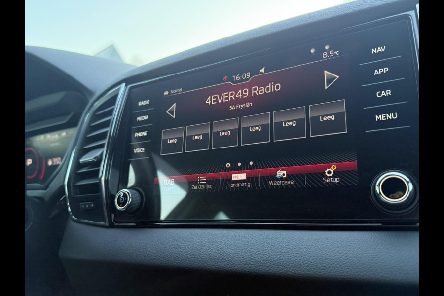 Škoda Karoq 1.5 TSI ACT Sportline Business 150 PK | Clima | Adapt. Cruise | Wegklapbare Trekhaak | Stoelverwarming