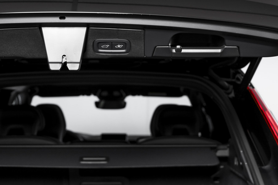 Volvo XC60 2.0 T6 Plug-in hybrid AWD Plus Black Edition | S/K-Panodak | Dig. Cockpit | Adapt. Cruise | Head-up | Memory Stoelen | Elek. Klep | Stoel-+stuurverw. | 360 Camera | NAV+App. Connect | ECC | LM 21" | 1935