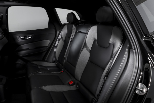 Volvo XC60 2.0 T6 Plug-in hybrid AWD Plus Black Edition | S/K-Panodak | Dig. Cockpit | Adapt. Cruise | Memory Stoelen | Elek. Klep | Stoel-+stuurverw. | 360 Camera | NAV+App. Connect | ECC | LM 21" | 2762