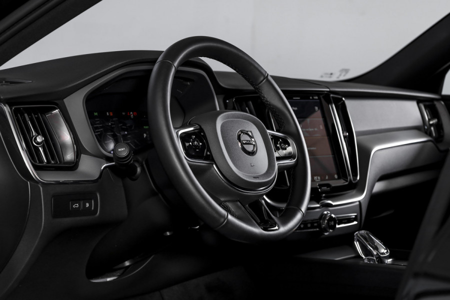 Volvo XC60 2.0 T6 Plug-in hybrid AWD Plus Black Edition | S/K-Panodak | Dig. Cockpit | Adapt. Cruise | Memory Stoelen | Elek. Klep | Stoel-+stuurverw. | 360 Camera | NAV+App. Connect | ECC | LM 21" | 2762