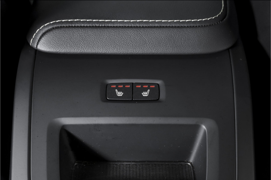 Volvo XC60 2.0 T6 Plug-in hybrid AWD Plus Black Edition | S/K-Panodak | Dig. Cockpit | Adapt. Cruise | Memory Stoelen | Elek. Klep | Stoel-+stuurverw. | 360 Camera | NAV+App. Connect | ECC | LM 21" | 2762