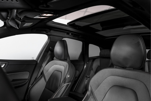 Volvo XC60 2.0 T8 Plug-in hybrid AWD Plus Black Edition | Elek. Trekhaak | S/K-Panodak | Harman/Kardon | Dig. Cockpit | Adapt. Cruise | Memory Stoelen | Elek. Klep | Stoel-+stuurverw. | 360 Camera | NAV+App. Connect | ECC | LM 21" | 0348