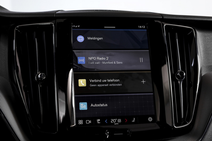 Volvo XC60 2.0 T8 Plug-in hybrid AWD Plus Black Edition | Elek. Trekhaak | S/K-Panodak | Harman/Kardon | Dig. Cockpit | Adapt. Cruise | Memory Stoelen | Elek. Klep | Stoel-+stuurverw. | 360 Camera | NAV+App. Connect | ECC | LM 21" | 0348