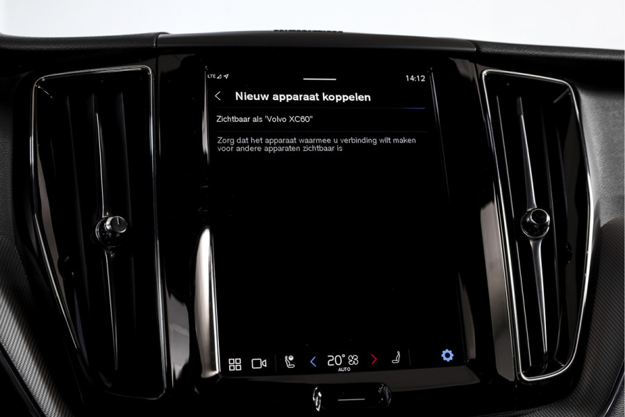 Volvo XC60 2.0 T8 Plug-in hybrid AWD Plus Black Edition | Elek. Trekhaak | S/K-Panodak | Harman/Kardon | Dig. Cockpit | Adapt. Cruise | Memory Stoelen | Elek. Klep | Stoel-+stuurverw. | 360 Camera | NAV+App. Connect | ECC | LM 21" | 0348