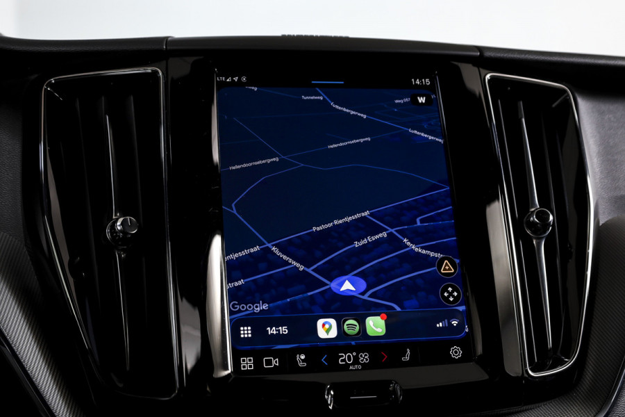 Volvo XC60 2.0 T8 Plug-in hybrid AWD Plus Black Edition | Elek. Trekhaak | S/K-Panodak | Harman/Kardon | Dig. Cockpit | Adapt. Cruise | Memory Stoelen | Elek. Klep | Stoel-+stuurverw. | 360 Camera | NAV+App. Connect | ECC | LM 21" | 0348